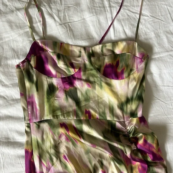 Small- asymmetrical dress - Picture 3 of 6